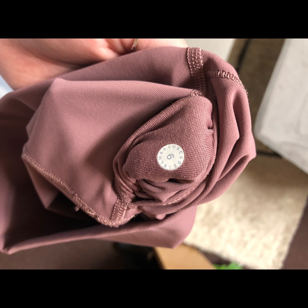 Pink/Mauve Lululemon Wunder Under Crops Sz 6 - Picture 4 of 4
